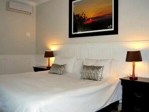 Standard Twin Room | Premium bedding, minibar, in-room safe, desk