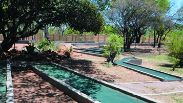 Mini-golf