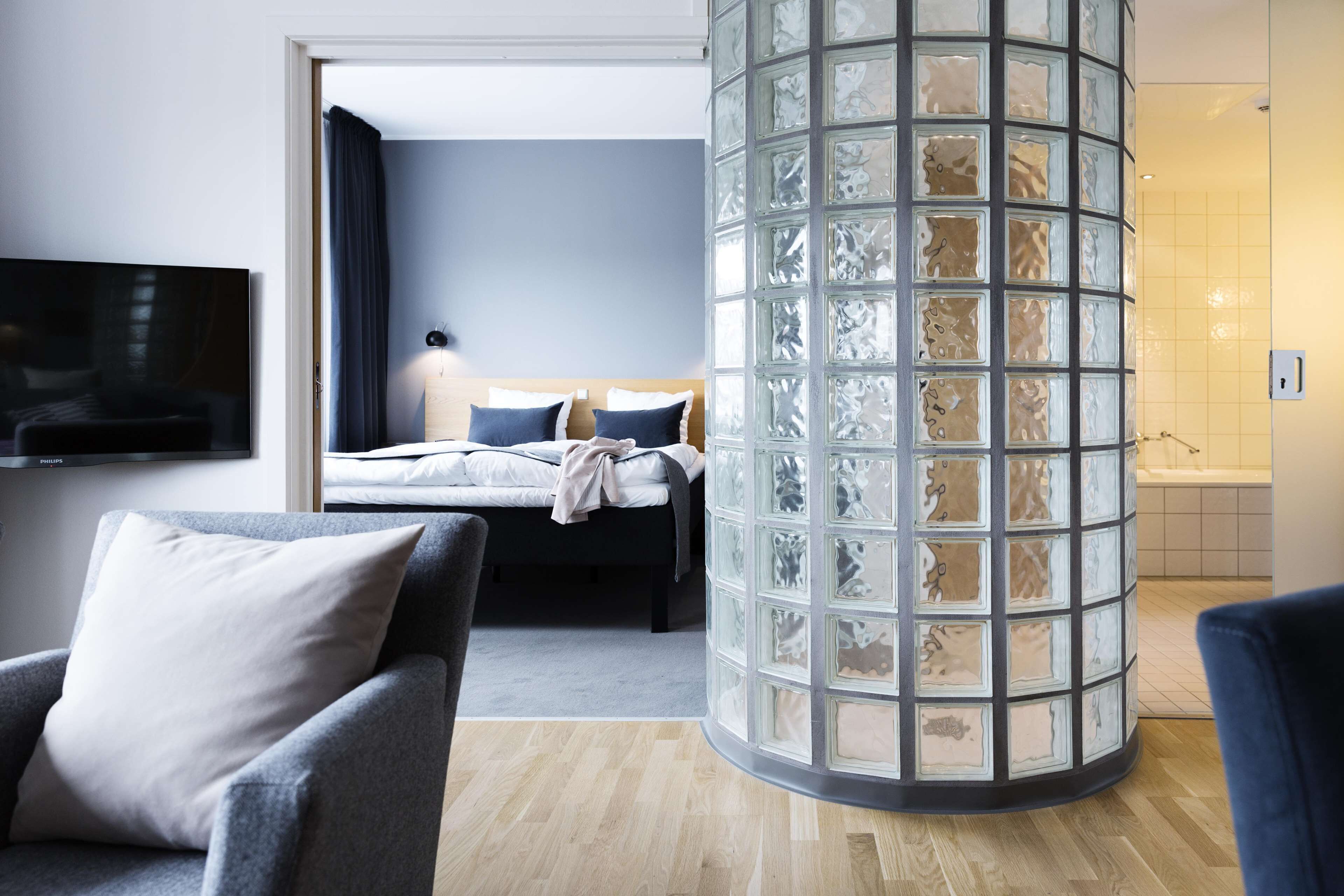 In-room safe, free WiFi, bed sheets, alarm clocks