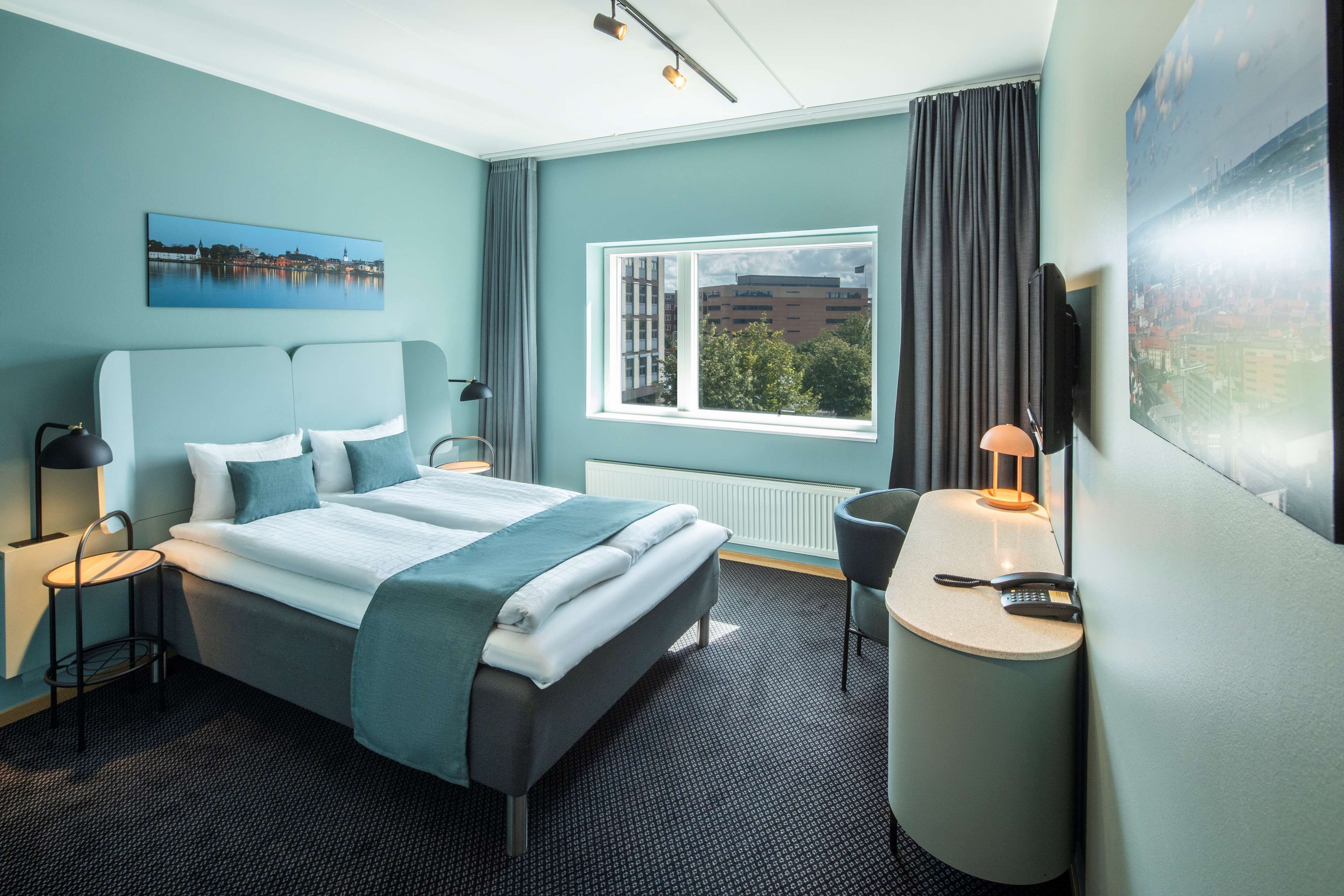 twin room | in-room safe, free wifi, bed sheets, alarm clocks