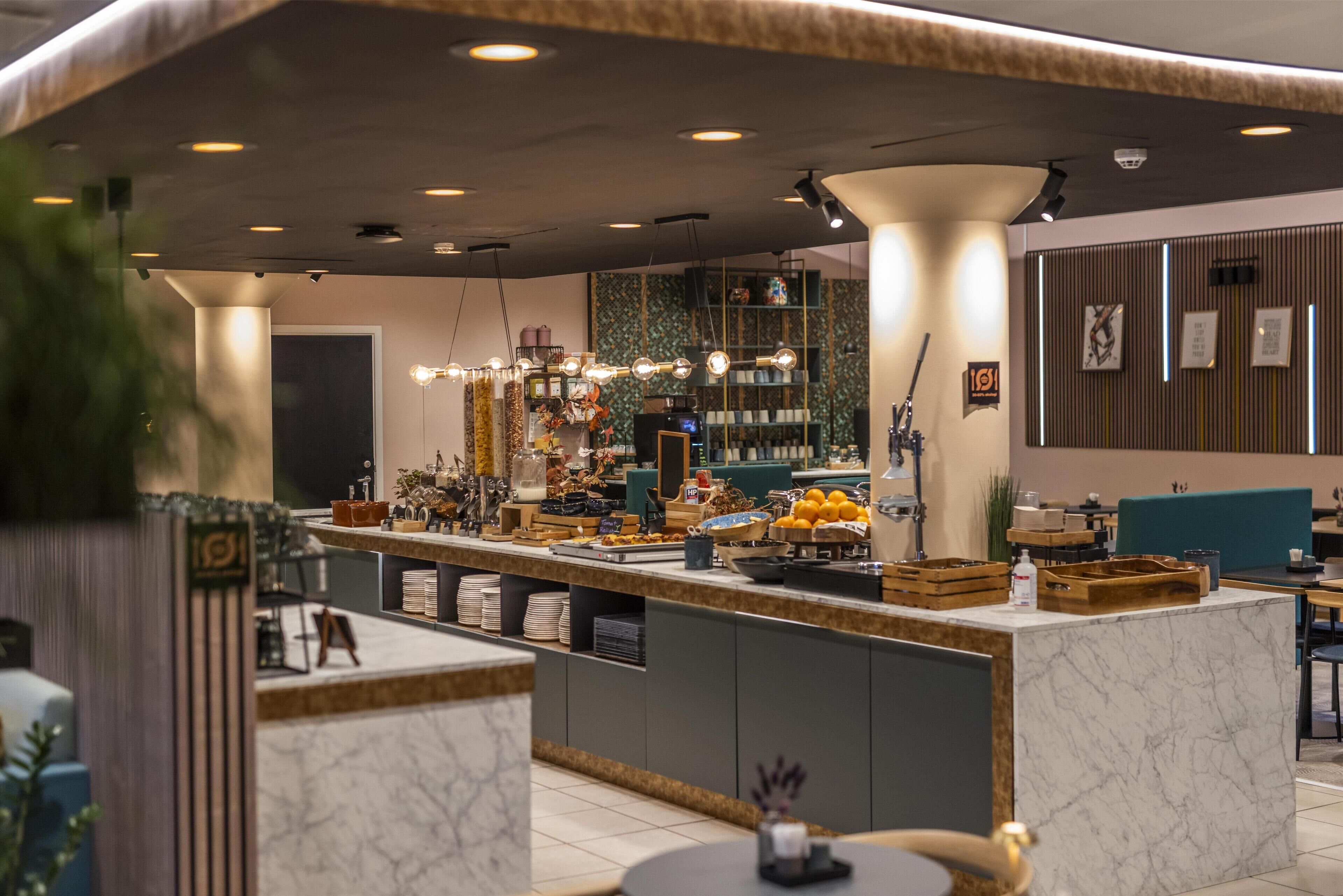 Daily buffet breakfast (DKK 189 per person)