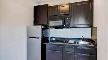 Refrigerador, microondas y cafetera y tetera