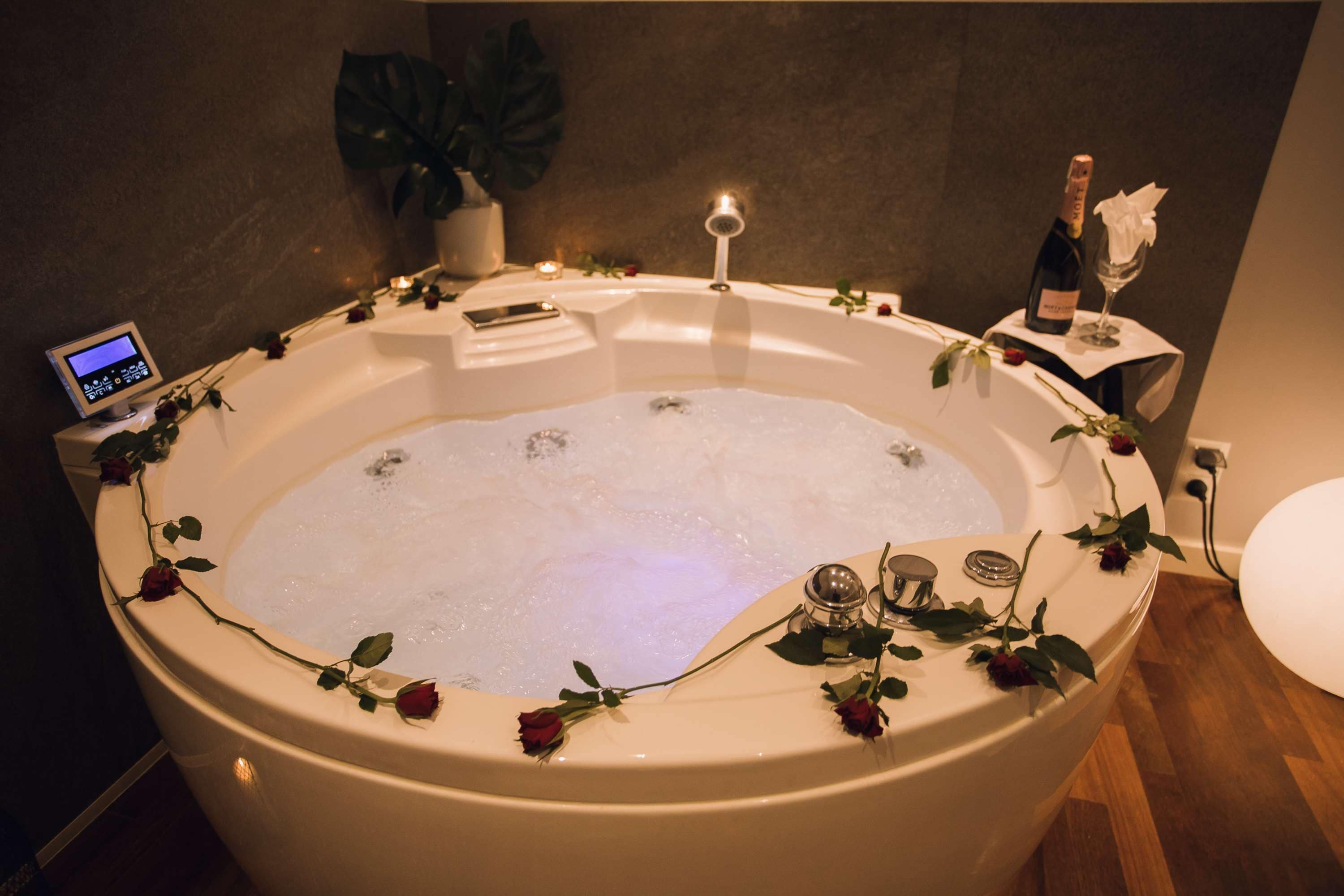 couples treatment room(s), sauna, body treatments, deep-tissue massages