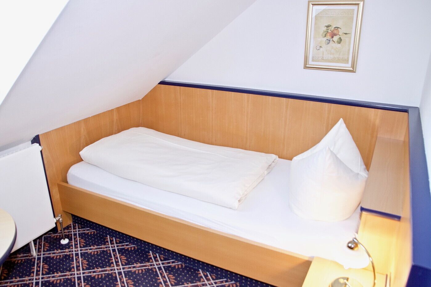 superior single room, 1 single bed | 1 bedroom, hypo-allergenic bedding, in-room safe, desk
