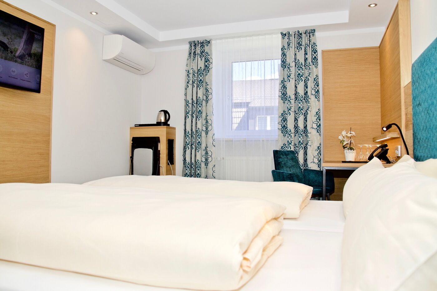 comfort quadruple room, 2 double beds | 1 bedroom, hypo-allergenic bedding, in-room safe, desk