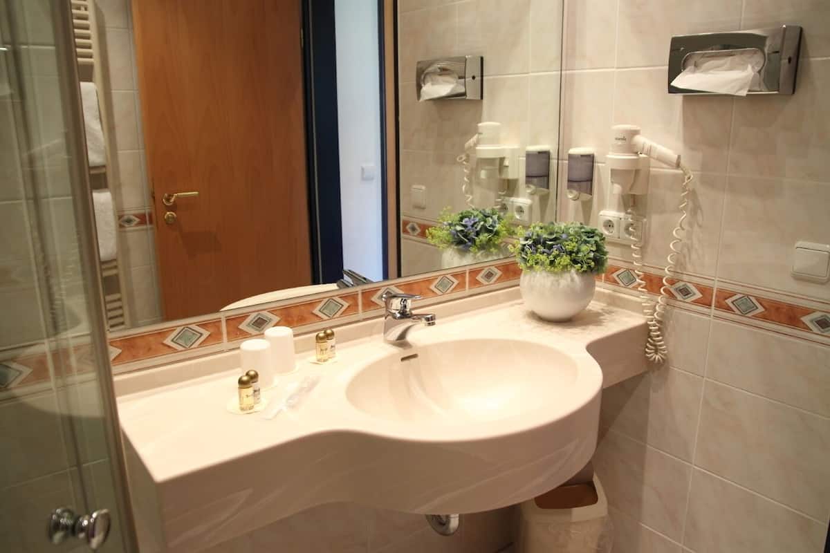 superior room, 1 double or 2 single beds | bathroom amenities | hair dryer, towels, soap, shampoo
