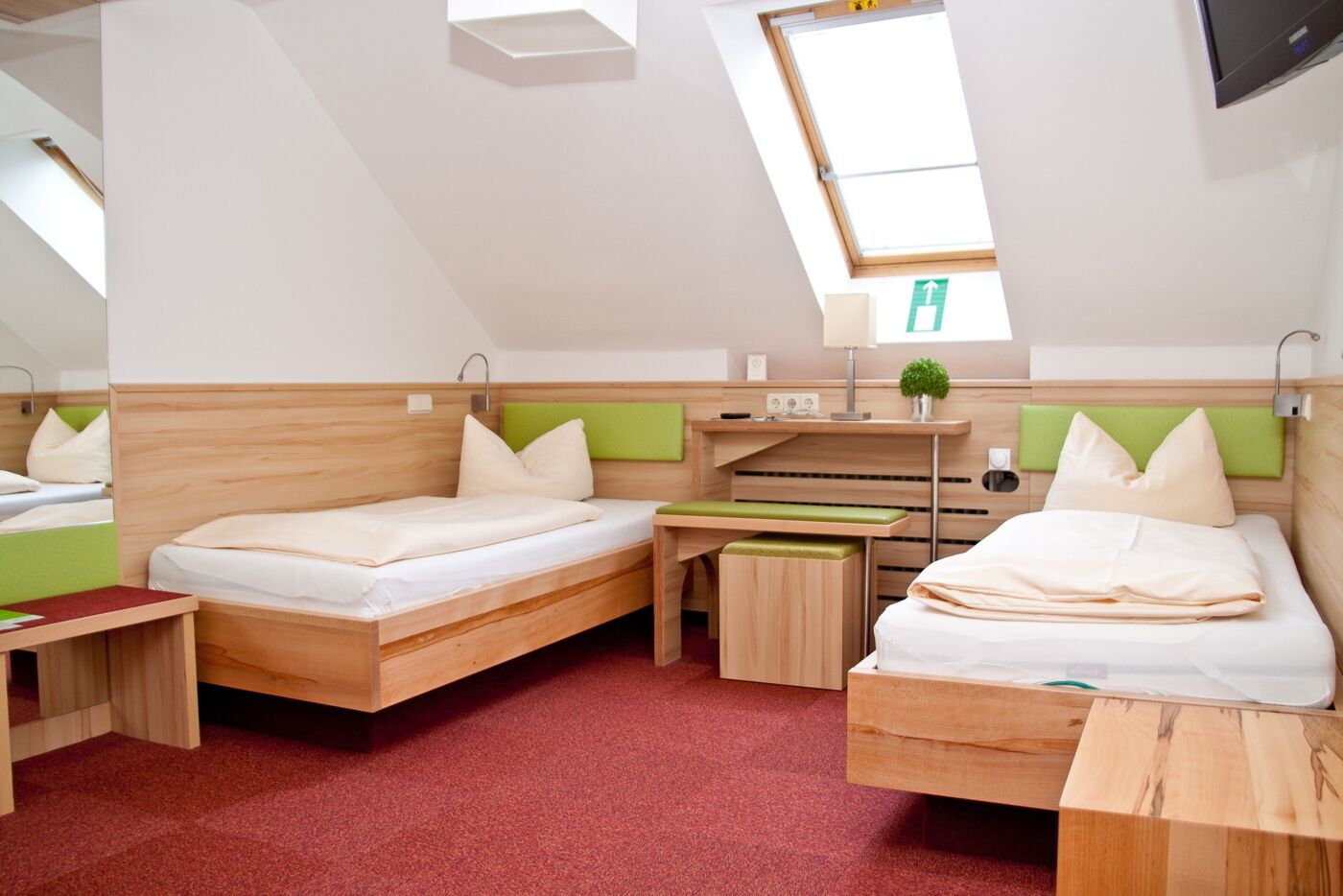 basic twin room, 2 single beds (shared bathroom) | 1 bedroom, hypo-allergenic bedding, in-room safe, desk