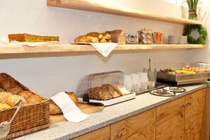 Free daily buffet breakfast