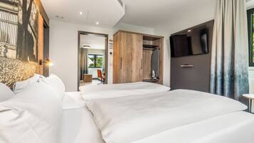 Deluxe Suite, 1 Queen Bed with Sofa bed | Hypo-allergenic bedding, in-room safe, desk, laptop workspace