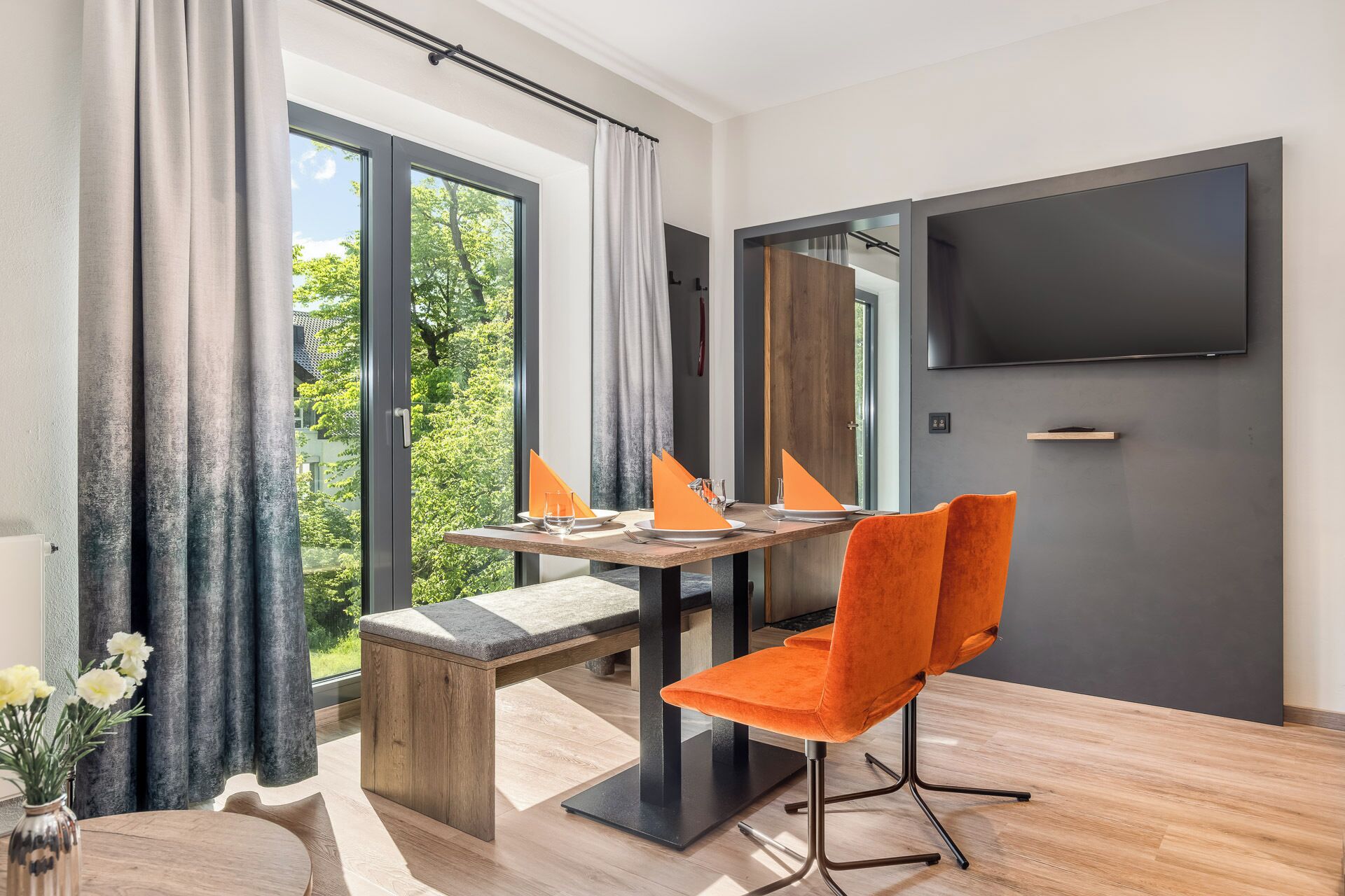 Deluxe Suite, 1 Katil Ratu (Queen) dengan Katil Sofa | Peralatan tempat tidur hipoalergenik, peti besi dalam bilik, meja 