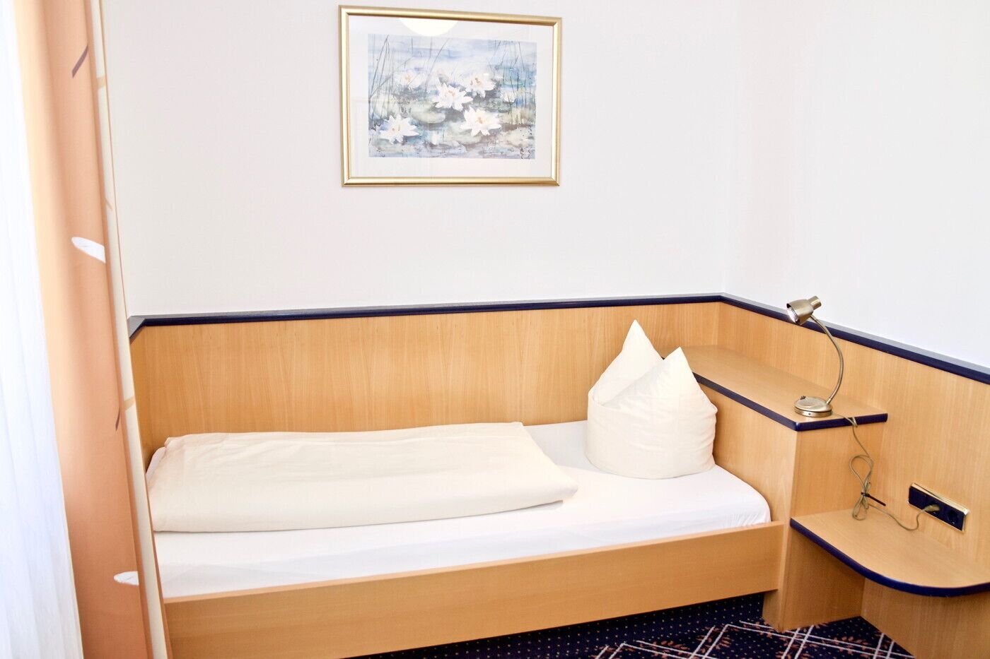 superior single room, 1 single bed | 1 bedroom, hypo-allergenic bedding, in-room safe, desk