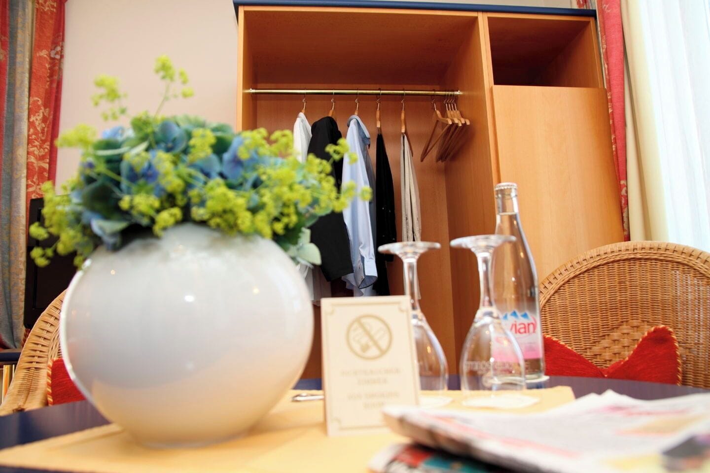 Superior-rum - 1 dubbelsäng eller enkelsängar | Allergitestade sängkläder, värdeförvaringsskåp på rummet och skrivbord