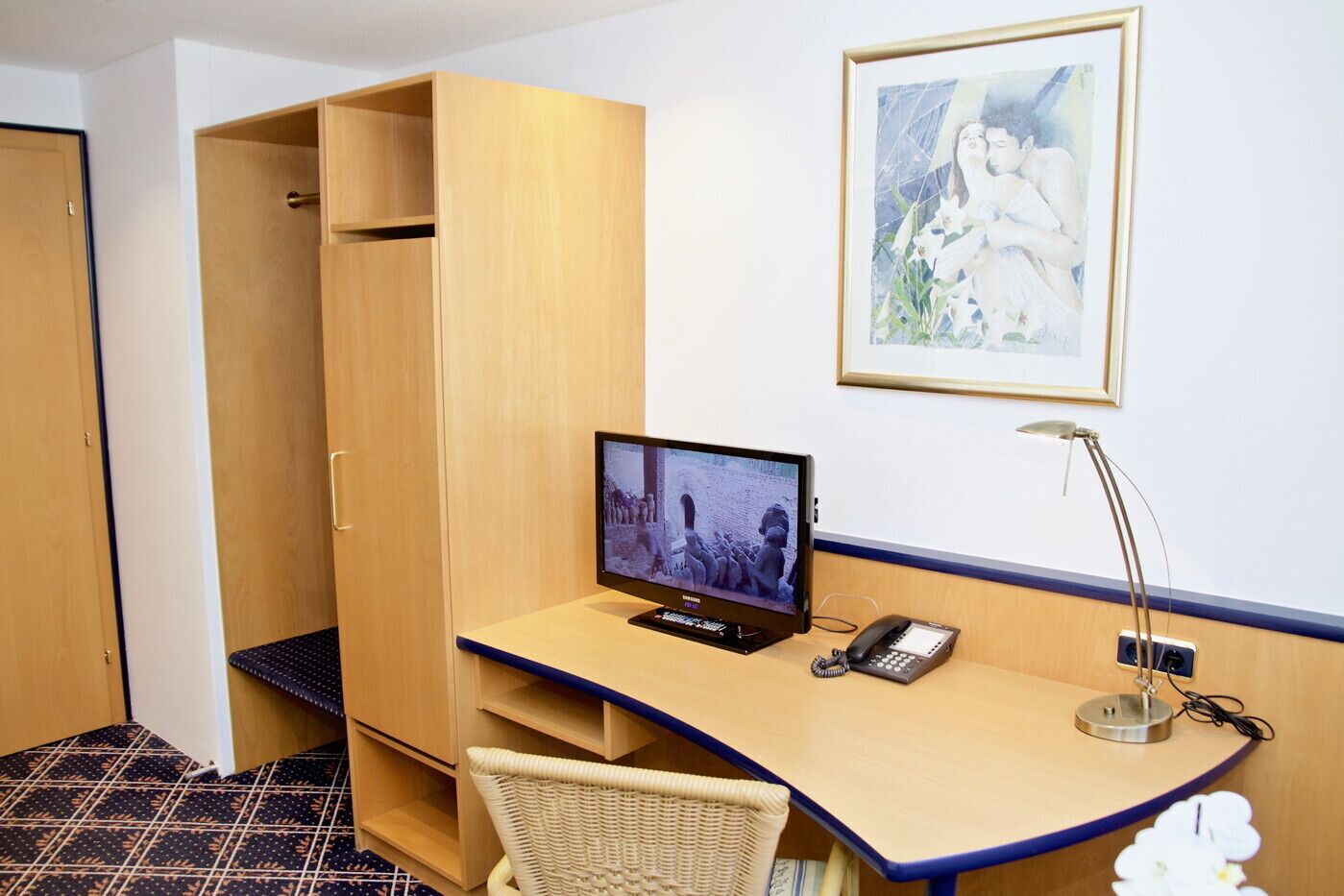 superior single room, 1 single bed | 1 bedroom, hypo-allergenic bedding, in-room safe, desk
