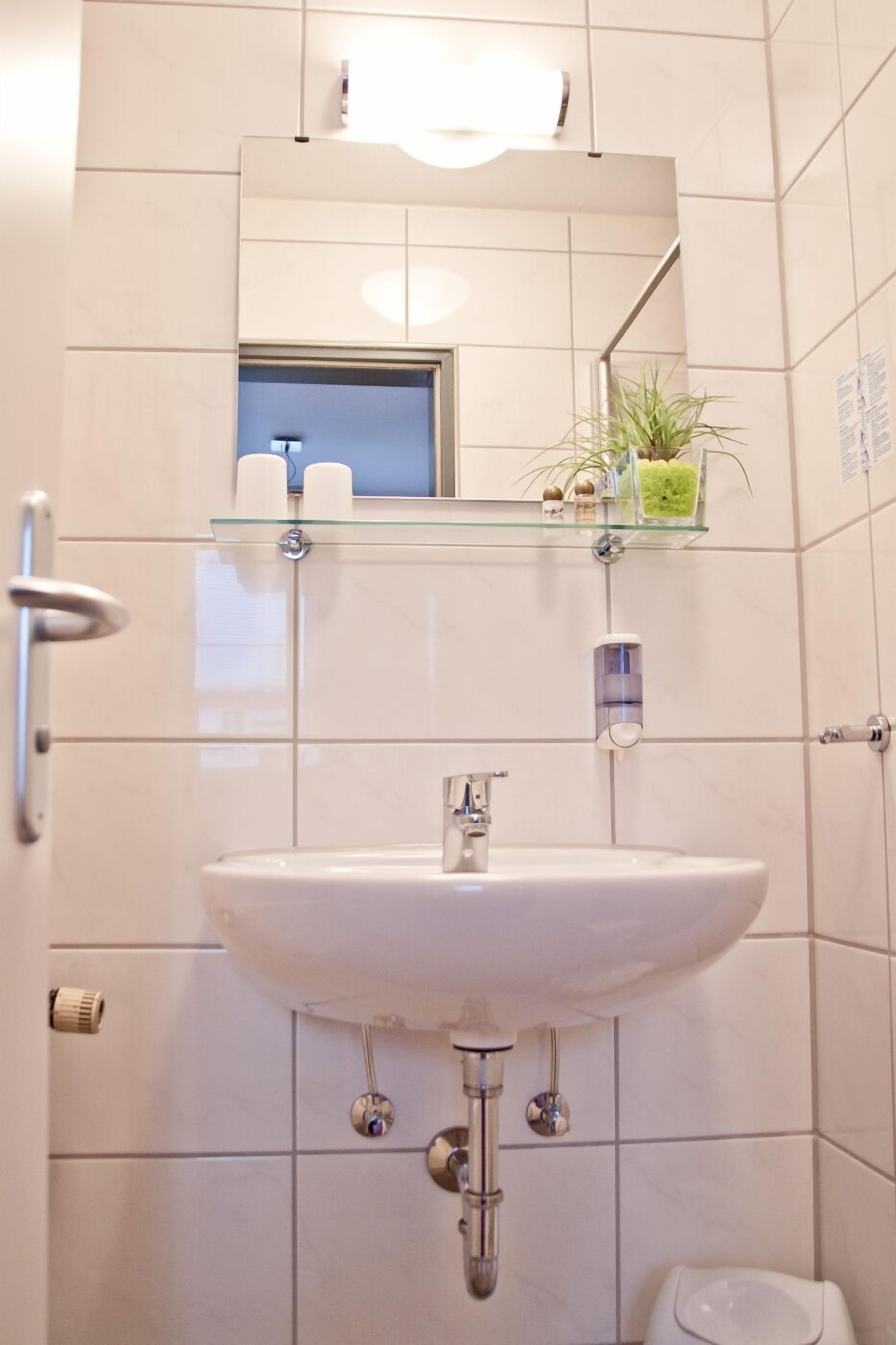 basic twin room, 2 single beds (shared bathroom) | bathroom sink