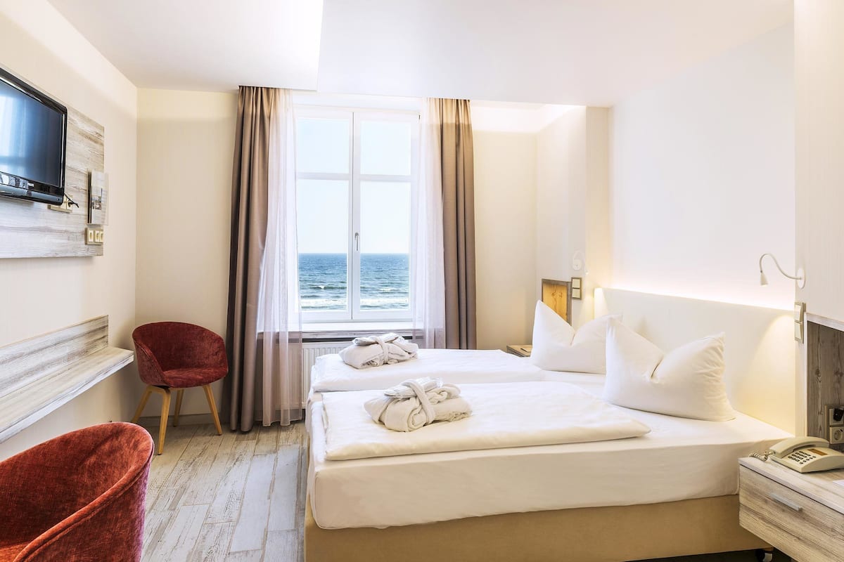 Double Room, Oceanfront | Hypo-allergenic bedding, down duvets, in-room safe