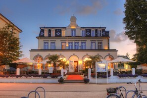 Front of property – evening/night - SEETELHOTEL Strandhotel Atlantic (Heringsdorf)