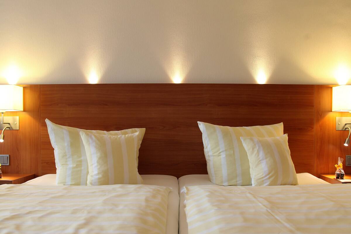 1 bedroom, premium bedding, desk, laptop workspace