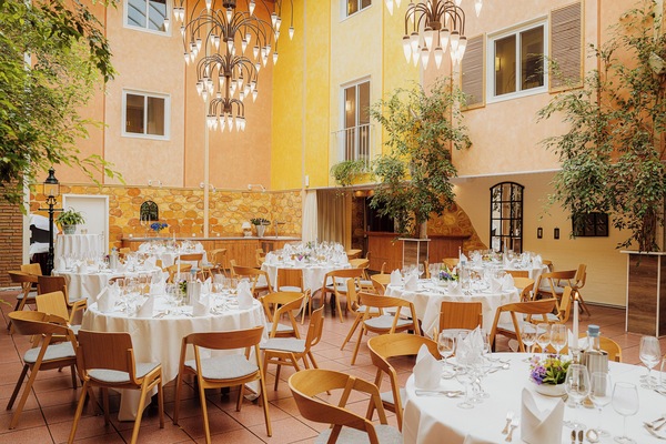 Banquet hall