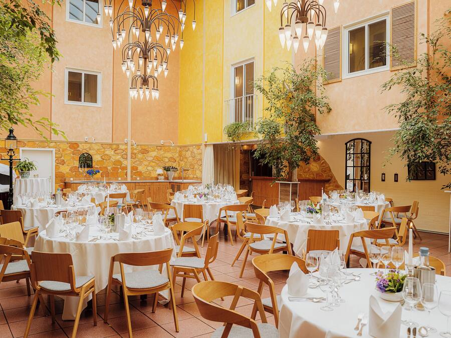 Banquet hall