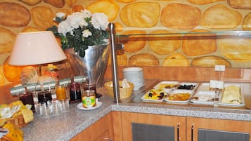 Free daily buffet breakfast