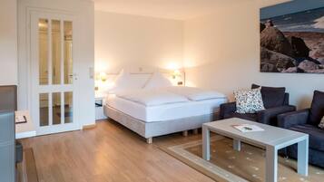 Allergivenligt sengetøj, minibar, pengeskab på værelset, skrivebord