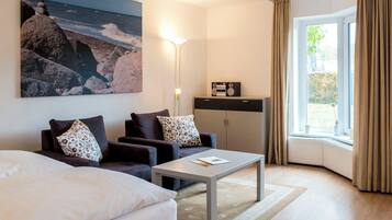 Allergikerbettwaren, Minibar, Zimmersafe, Schreibtisch