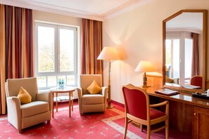 Hypo-allergenic bedding, minibar, in-room safe, desk