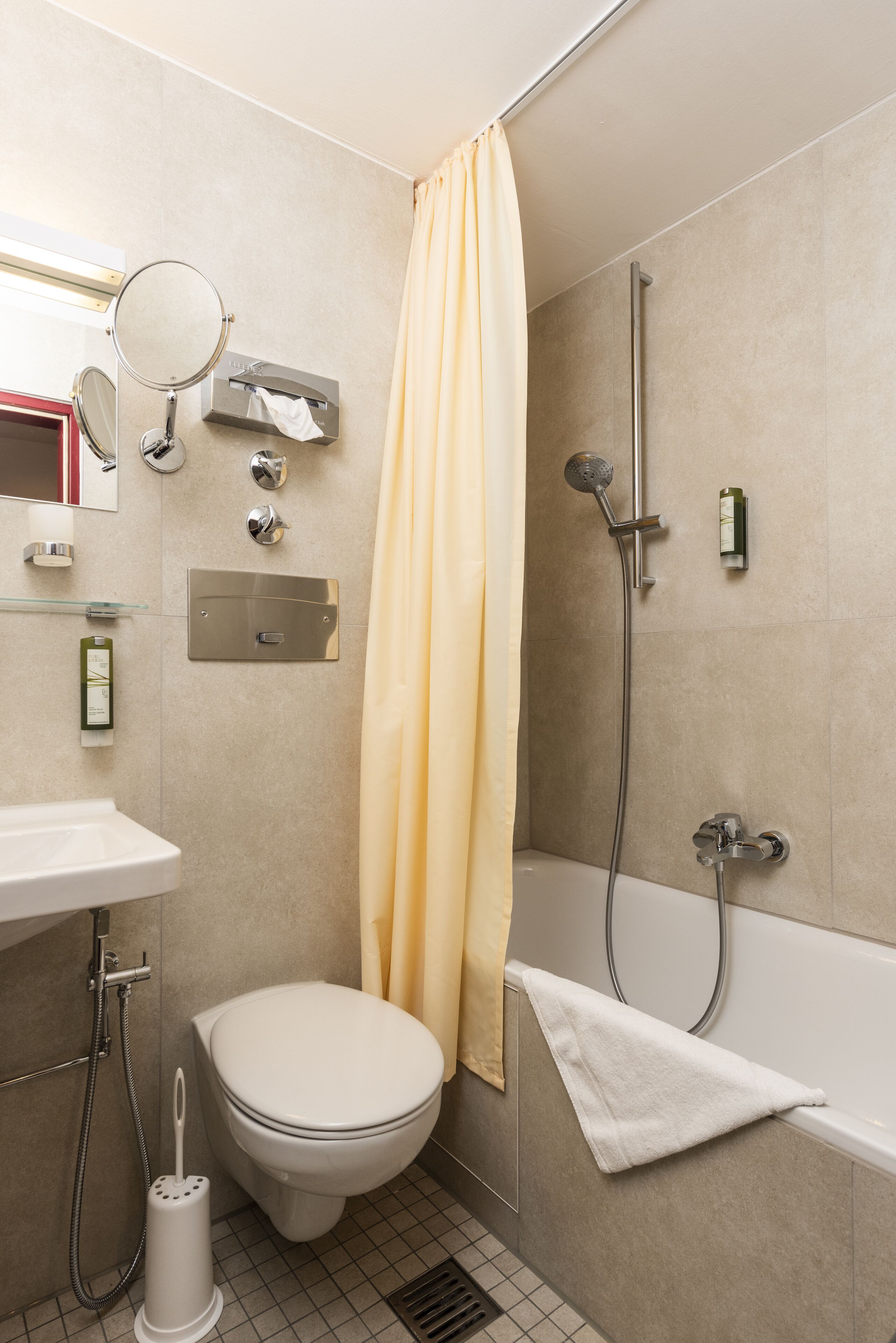 standard double room | bathroom | free toiletries, hair dryer, towels, soap