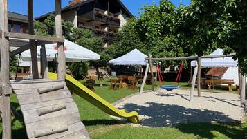 Children’s play area – outdoor