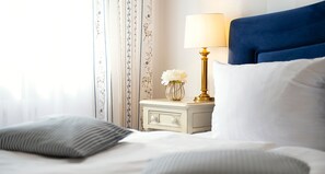 Classic Double Room | Living area | 32-inch TV with satellite channels - Victor's Seehotel Weingärtner (Nohfelden)