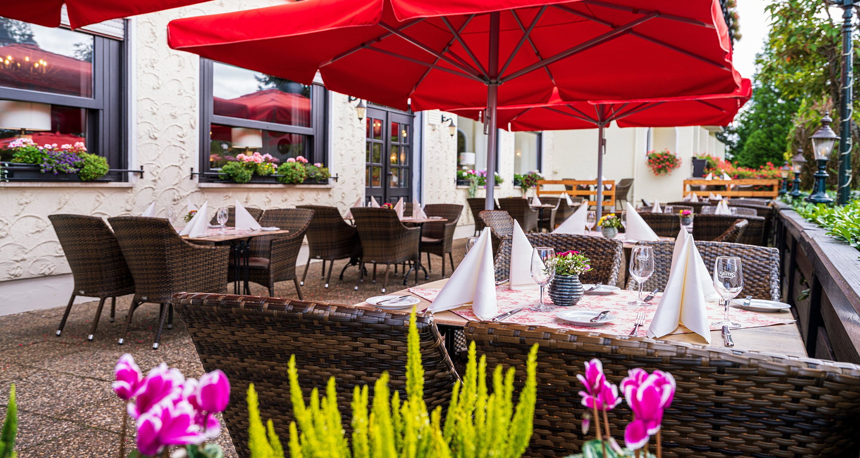 breakfast, lunch, dinner served; al fresco dining