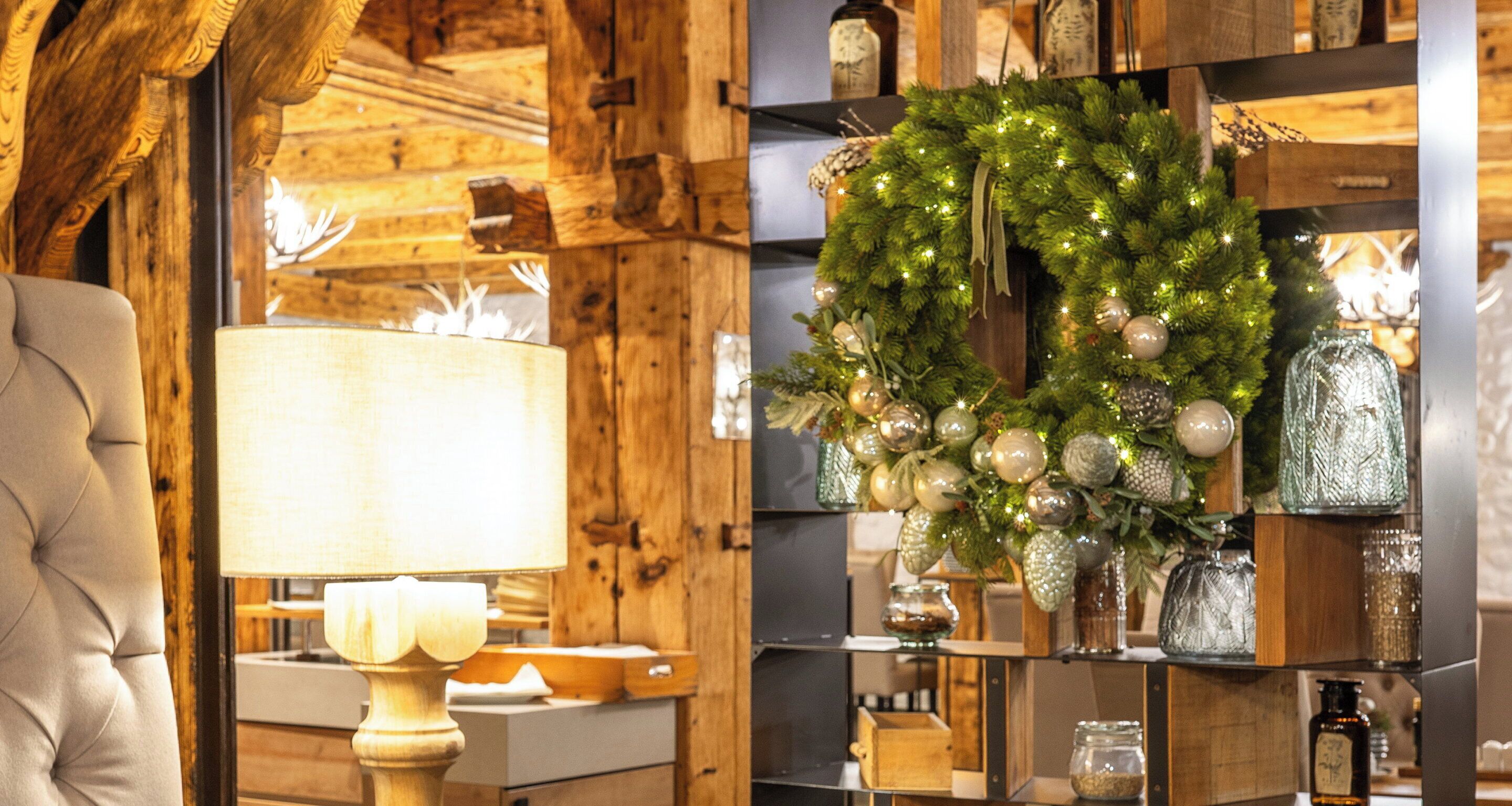 Petit déjeuner et déjeuner servis sur place, restauration en plein air 