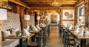 Breakfast, lunch, dinner served; al fresco dining