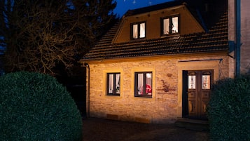 Sauna, body treatments, hot stone massages, body scrubs, facials