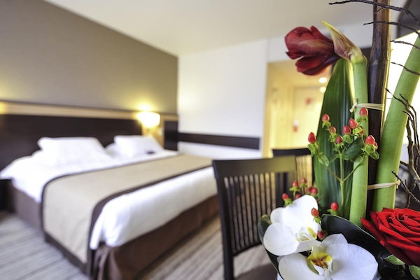 Standard-dobbeltværelse - 1 dobbeltseng | Pengeskab på værelset, skrivebord, mørklægningsgardiner, lydisolering