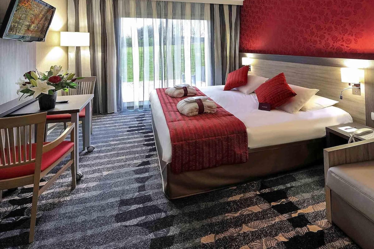 Privilege, Habitación doble, 1 cama doble con sofá cama | Caja fuerte, escritorio, cortinas opacas y sistema de insonorización