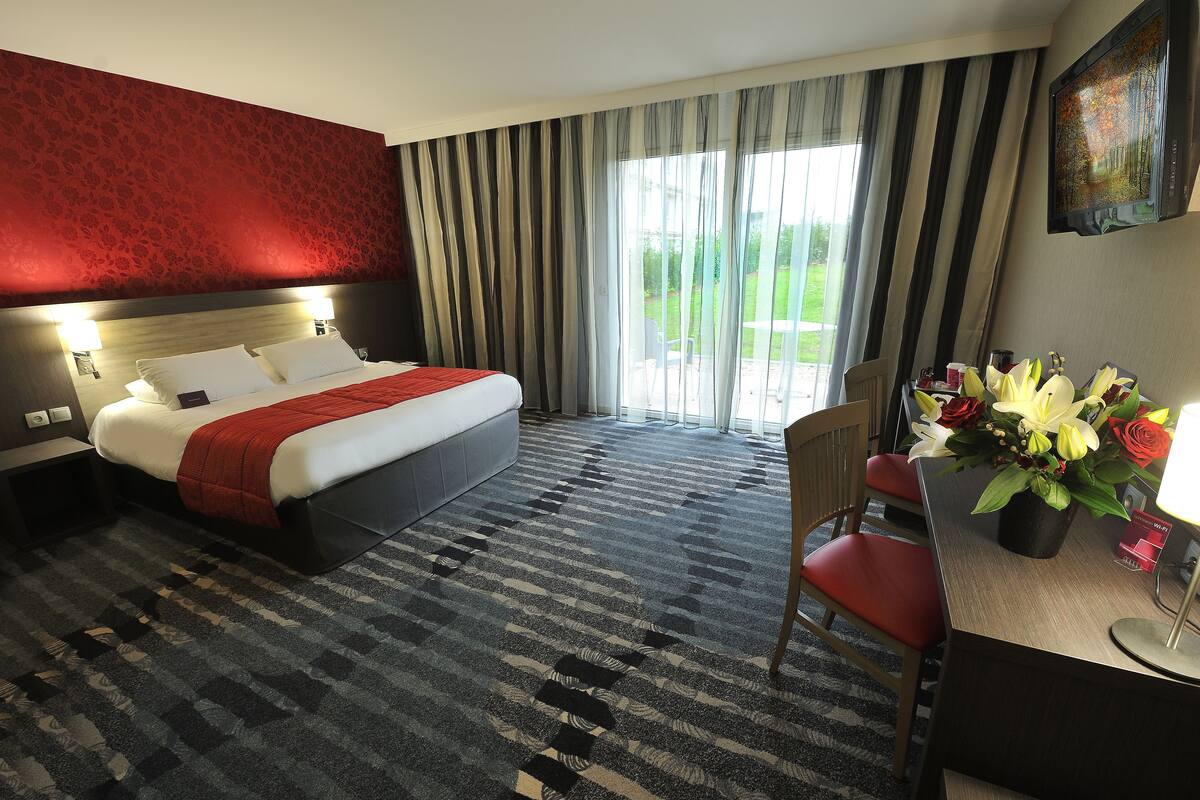 in-room safe, desk, blackout curtains, soundproofing