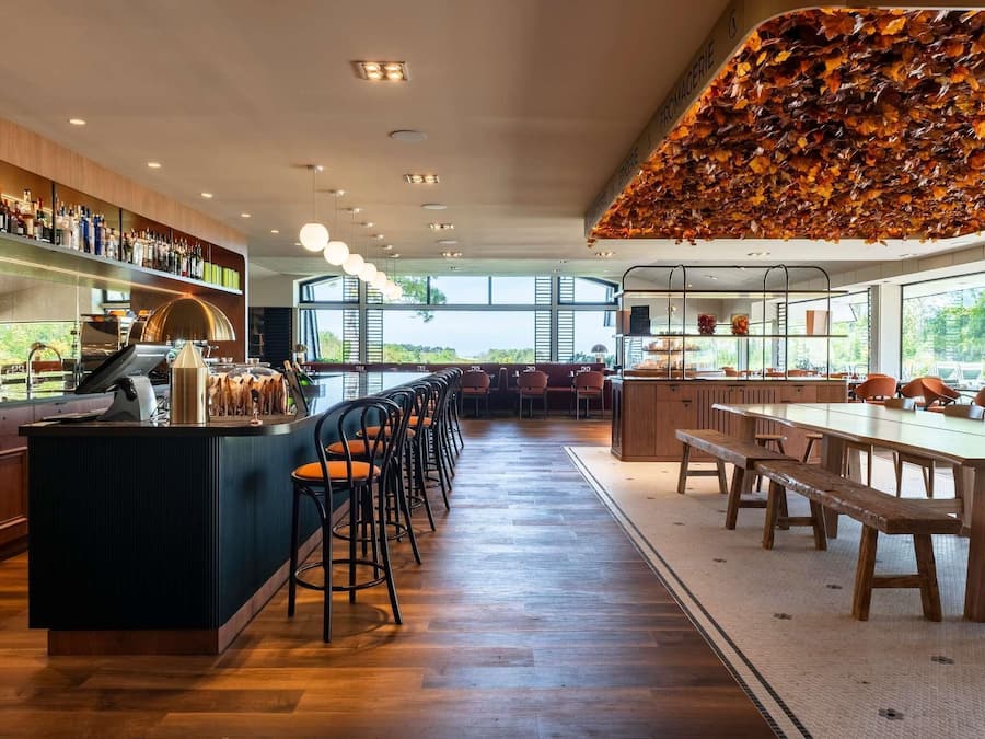 Lunch and dinner served