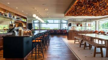 Serveert lunch en diner