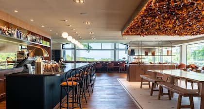Mercure Omaha Beach Hotel