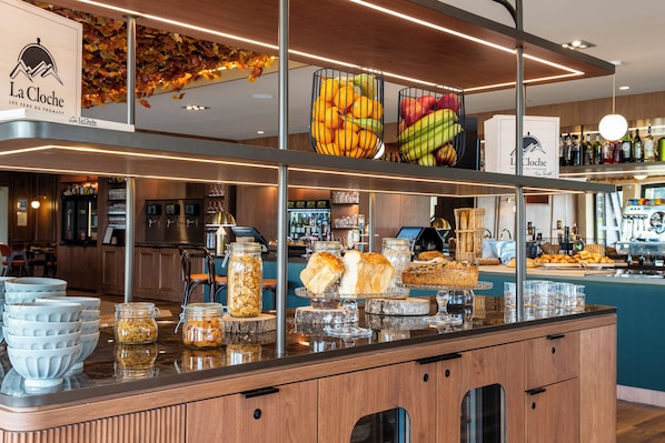 Daily buffet breakfast for a fee