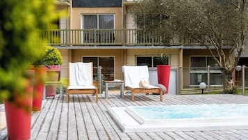 Bañera de hidromasaje exterior