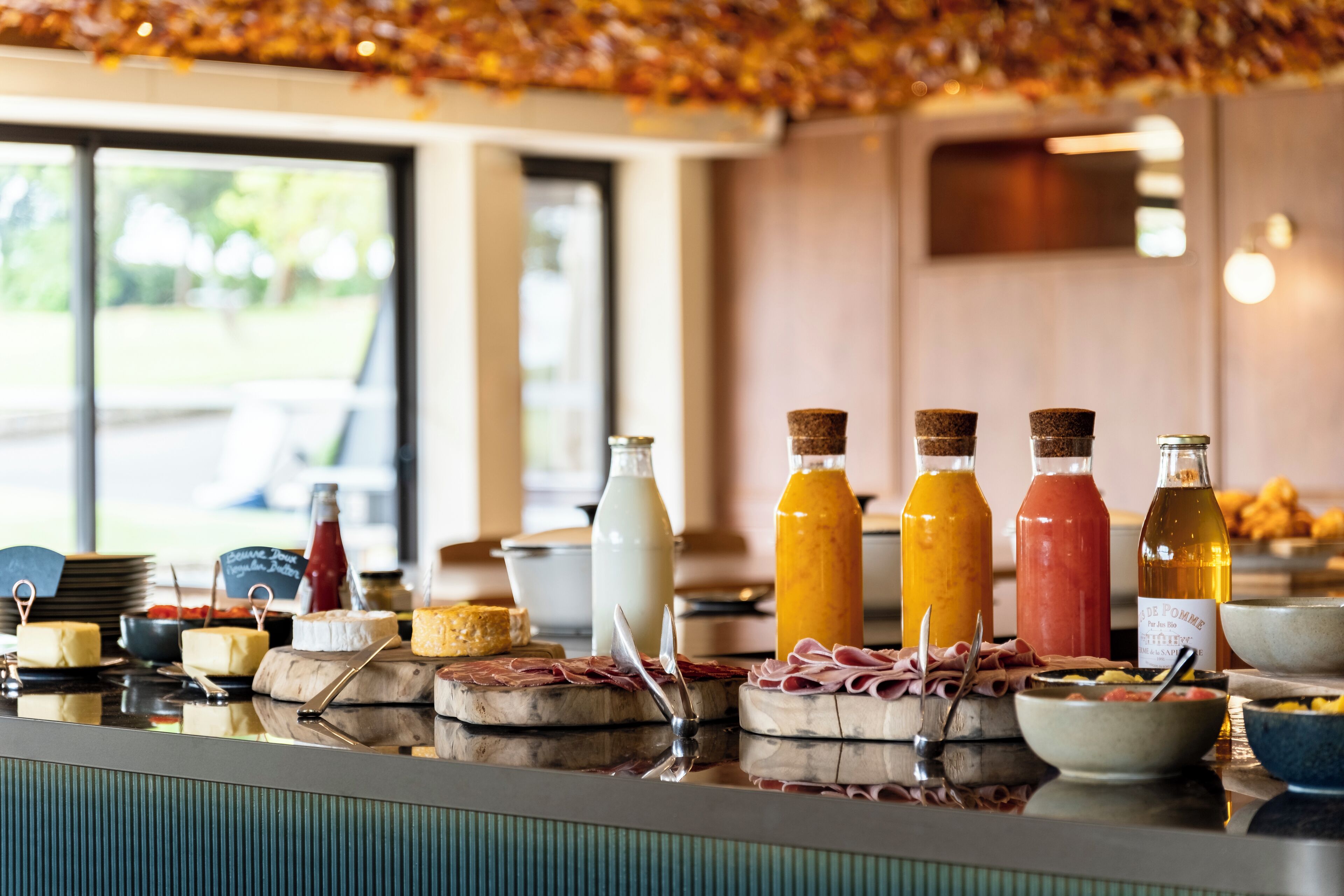 daily buffet breakfast for a fee