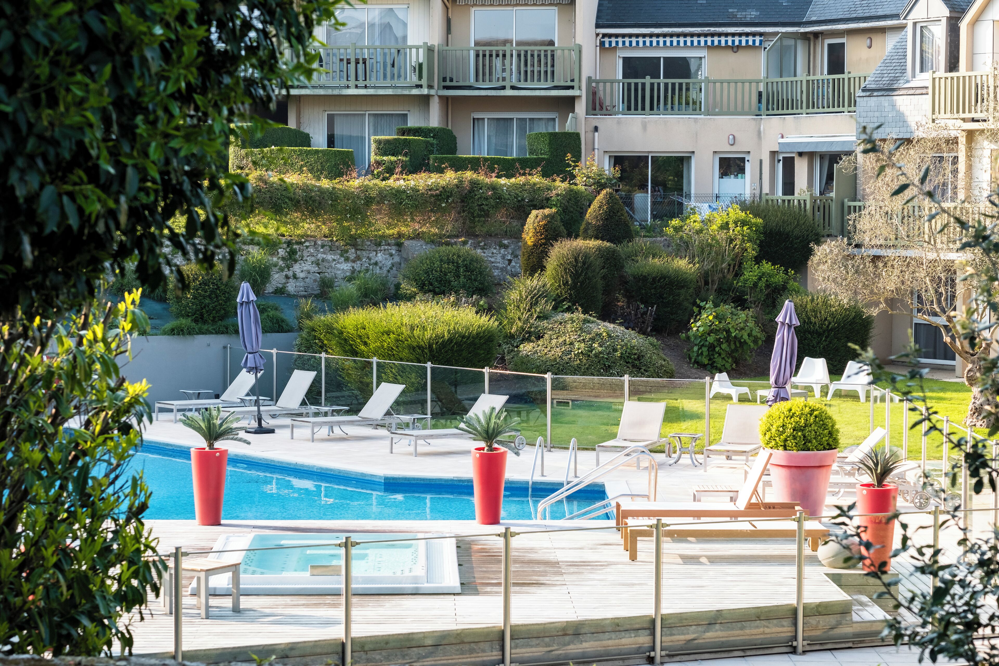 outdoor pool, open 7:00 am to 9:00 am, pool umbrellas, pool loungers