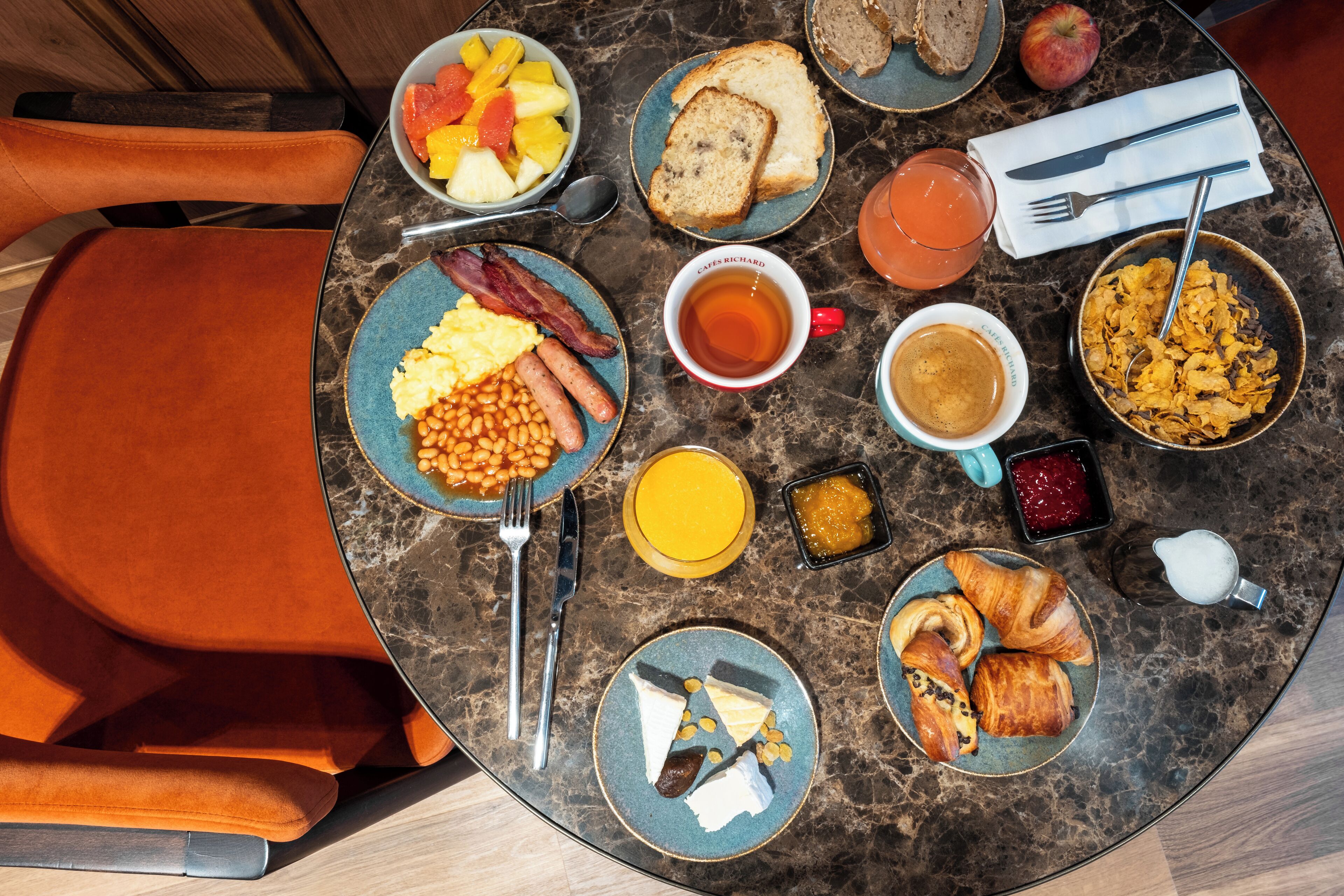 daily buffet breakfast for a fee