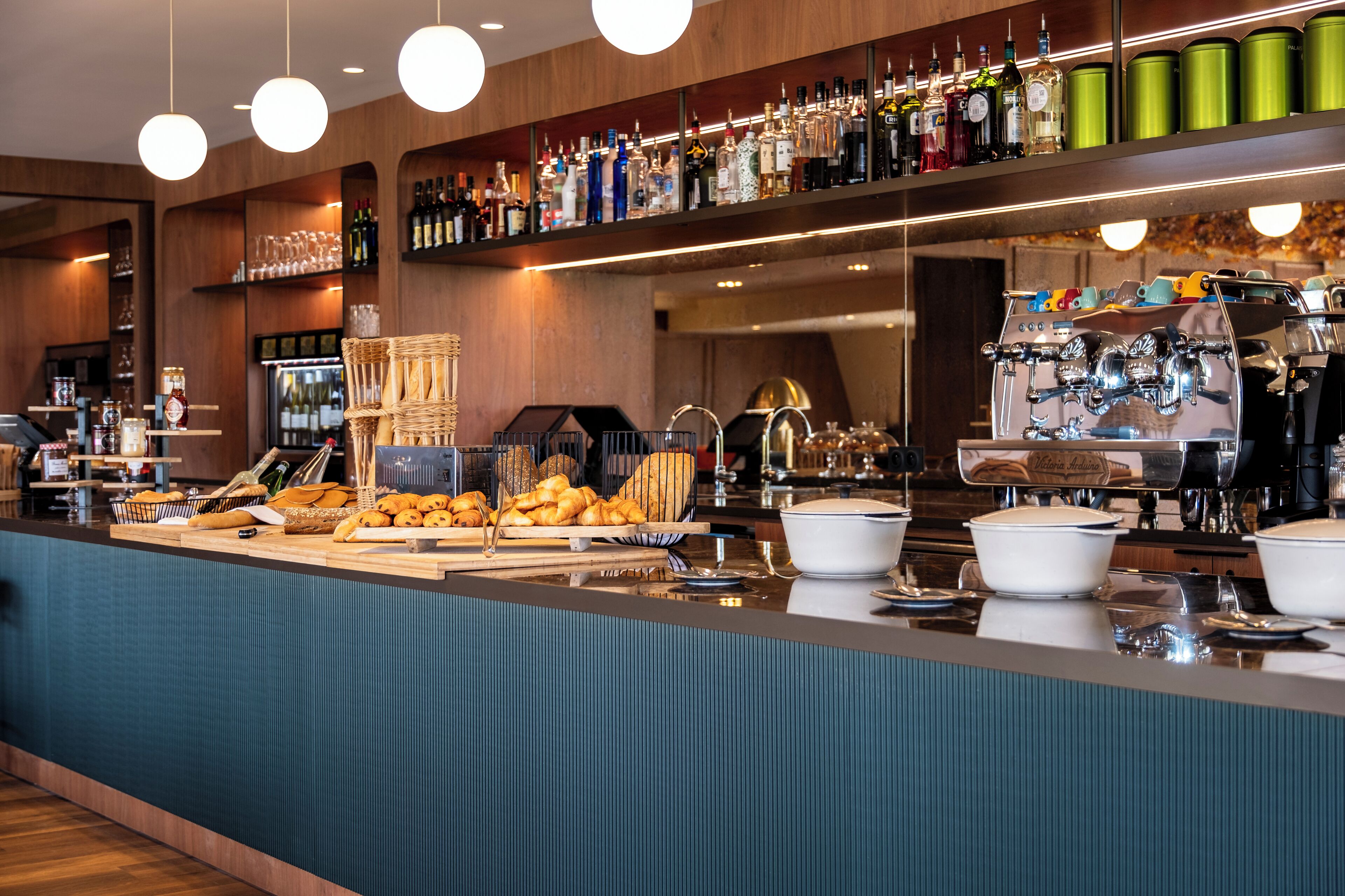 daily buffet breakfast for a fee