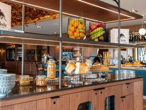 Desayuno buffet todos los días (con cargo)