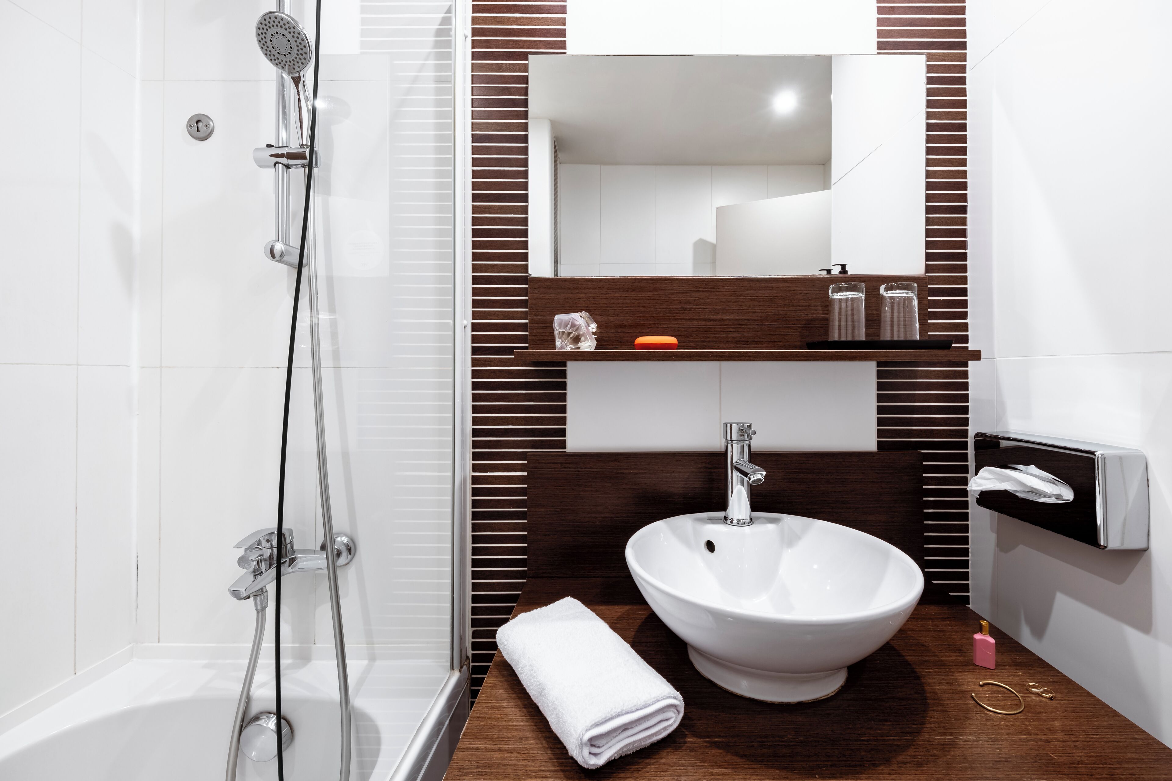 combined shower/bathtub, deep-soaking bathtub, eco-friendly toiletries