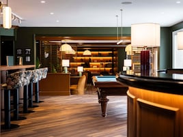 2 bares/lounges
