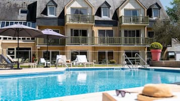 Outdoor pool, open 9:00 AM to 9:00 PM, pool umbrellas, pool loungers